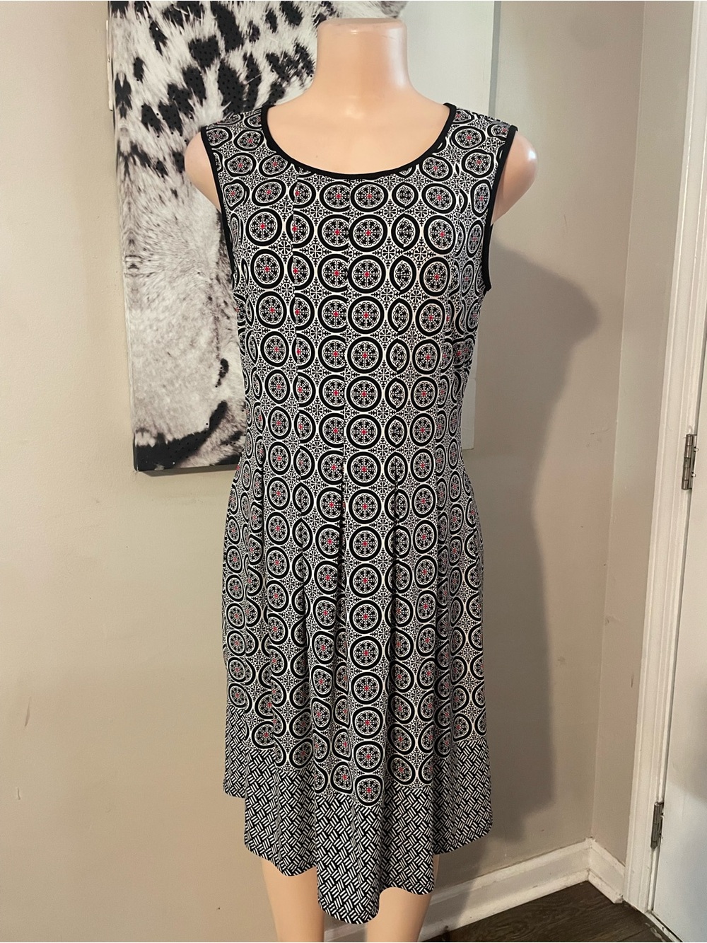 Max Edition Medium Sleeveless tank Black & White Geometric Print Dress stretchy